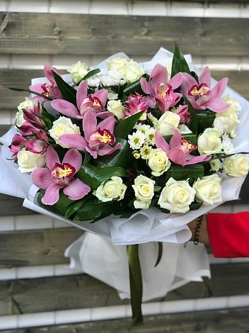 Букет цветов из: Розы и Хризантемы в Большой Джалге