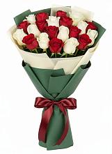 Букет Микс из красных и белых роз в Большой Джалге