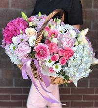 Композиция солнечный день в Большой Джалге Цветочная композиция из Розы, Хризантемы, Пионы и Лизиантусы в корзине в Большой Джалге