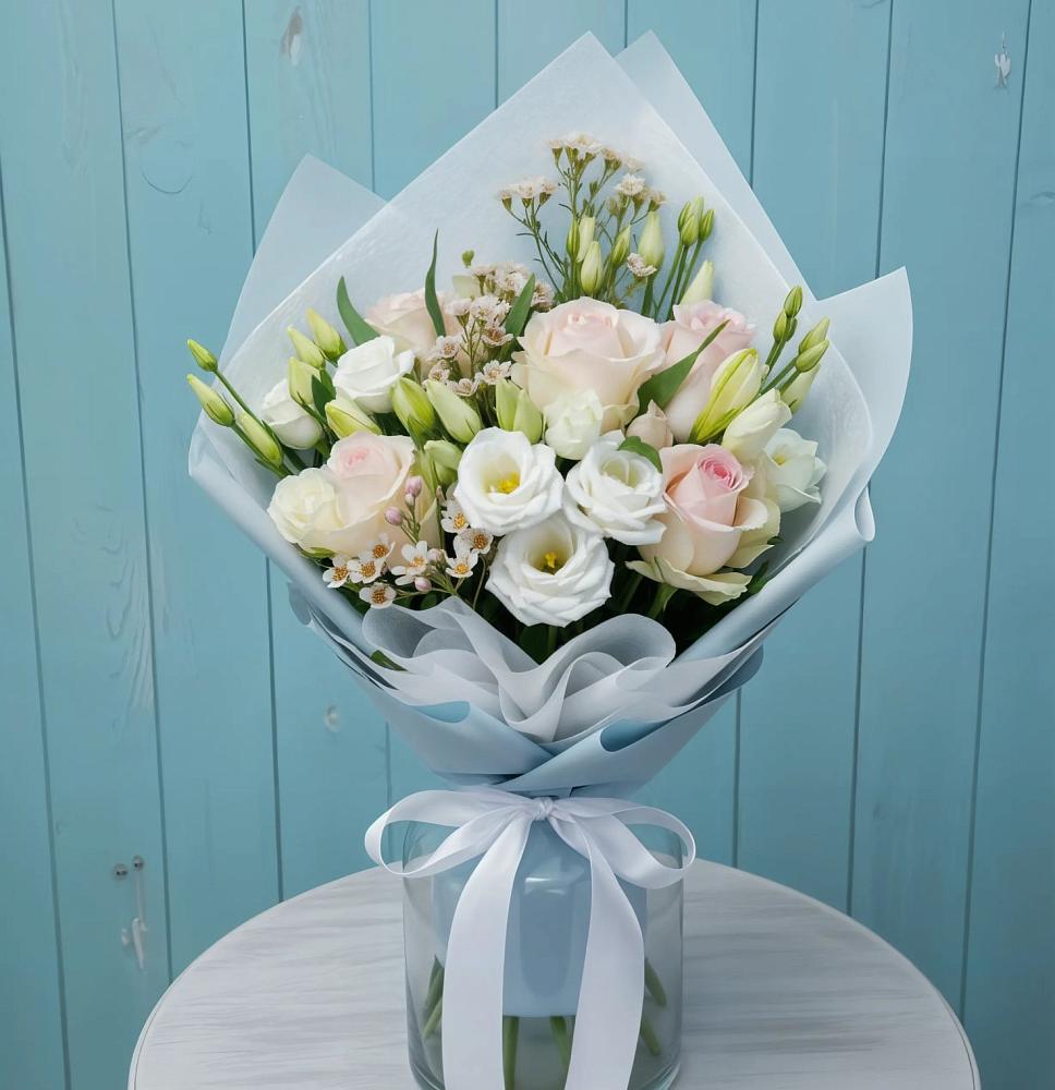 Букет цветов из: Розы и Лизиантусы в Большой Джалге