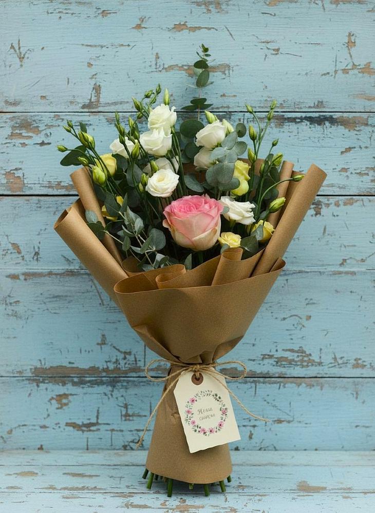 Букет цветов из: Розы и Лизиантусы в Большой Джалге