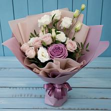 Букет цветов из:  Розы и Лизиантусы в Большой Джалге
