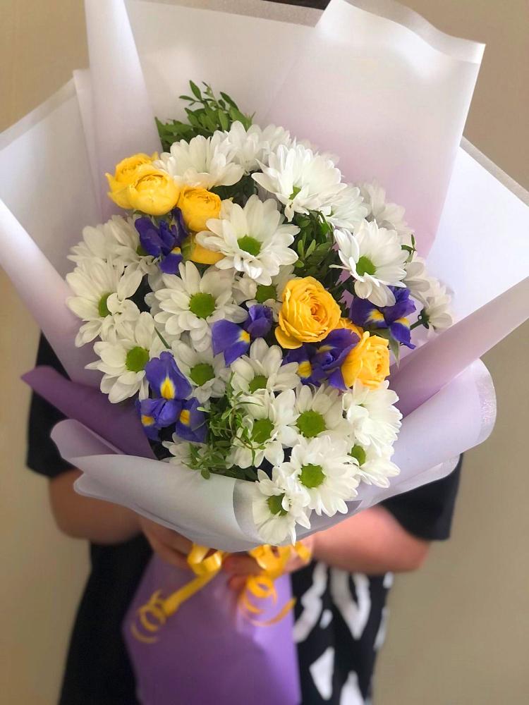 Букет цветов из: Ирисы, Хризантемы и Розы в Большой Джалге