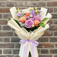 Букет цветов из:  Лизиантусы и Розы в Большой Джалге