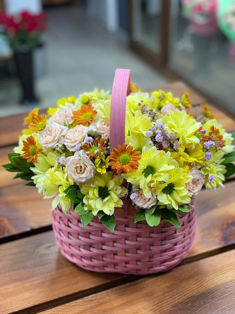 Цветочная композиция из Хризантемы и Розы в корзине в Большой Джалге