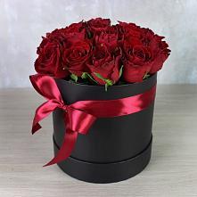 Цветочная композиция из Розы в шляпной коробке в Большой Джалге