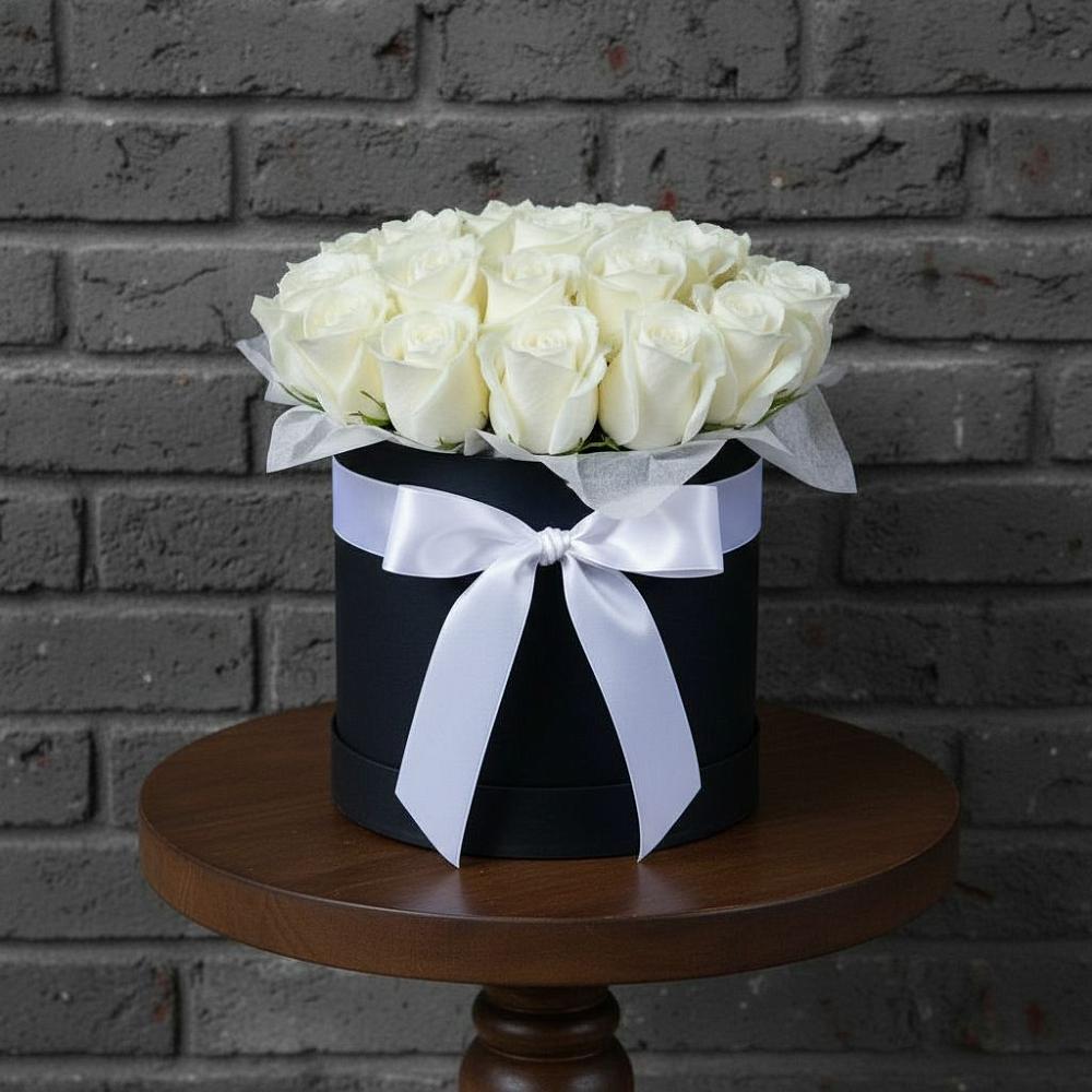 Цветочная композиция из Розы в шляпной коробке в Большой Джалге