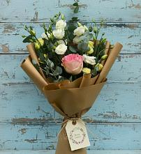 Букет цветов из:  Розы и Лизиантусы в Большой Джалге