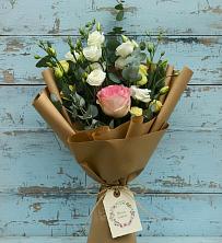 Букет цветов из:  Розы и Лизиантусы в Большой Джалге