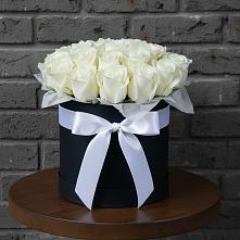 Цветочная композиция из Розы в шляпной коробке в Большой Джалге